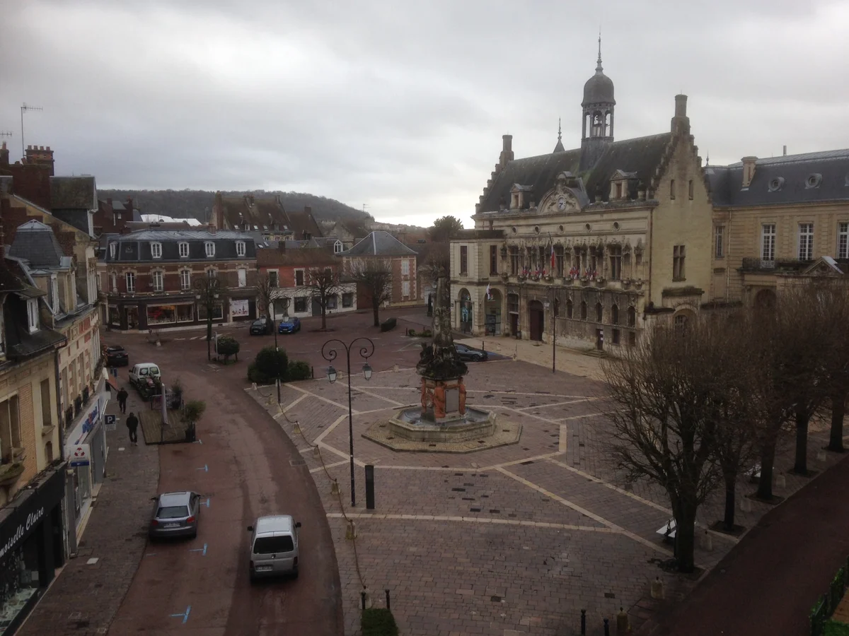 T3 PLACE DE L HOTEL DE VILLE