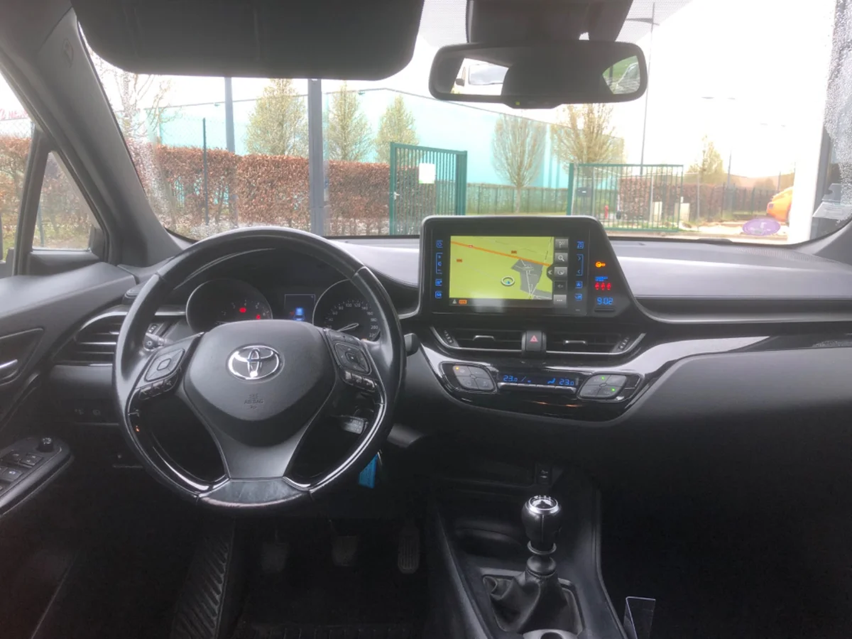 TOYOTA C-HR 1.2 T 2WD DYNAMIC - Miniature 4