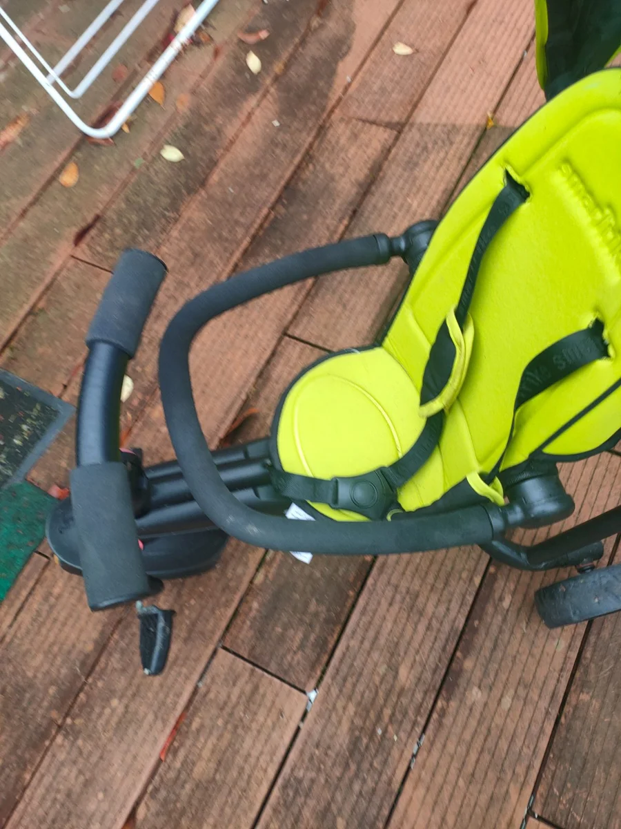 Tricycle poussette jusqu'à 2 3 ans pass d'envoi a venir chercher sur place 