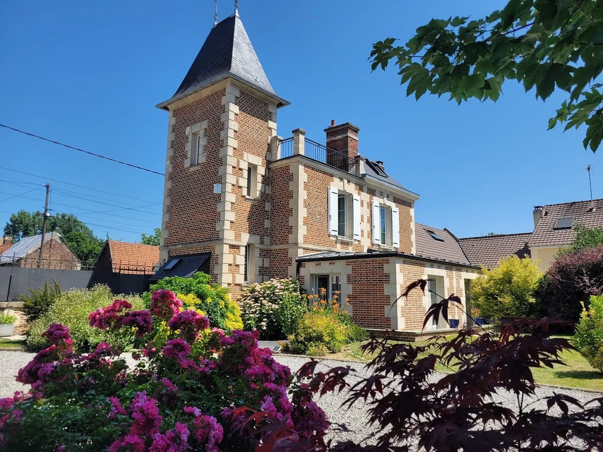 Maison de charme avec tour et dépendance - Margny-sur-Matz