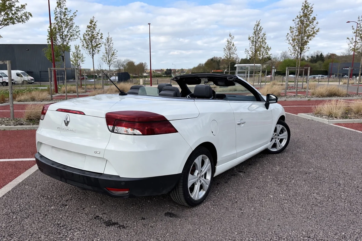 Renault Megane 3 CC - Miniature 2