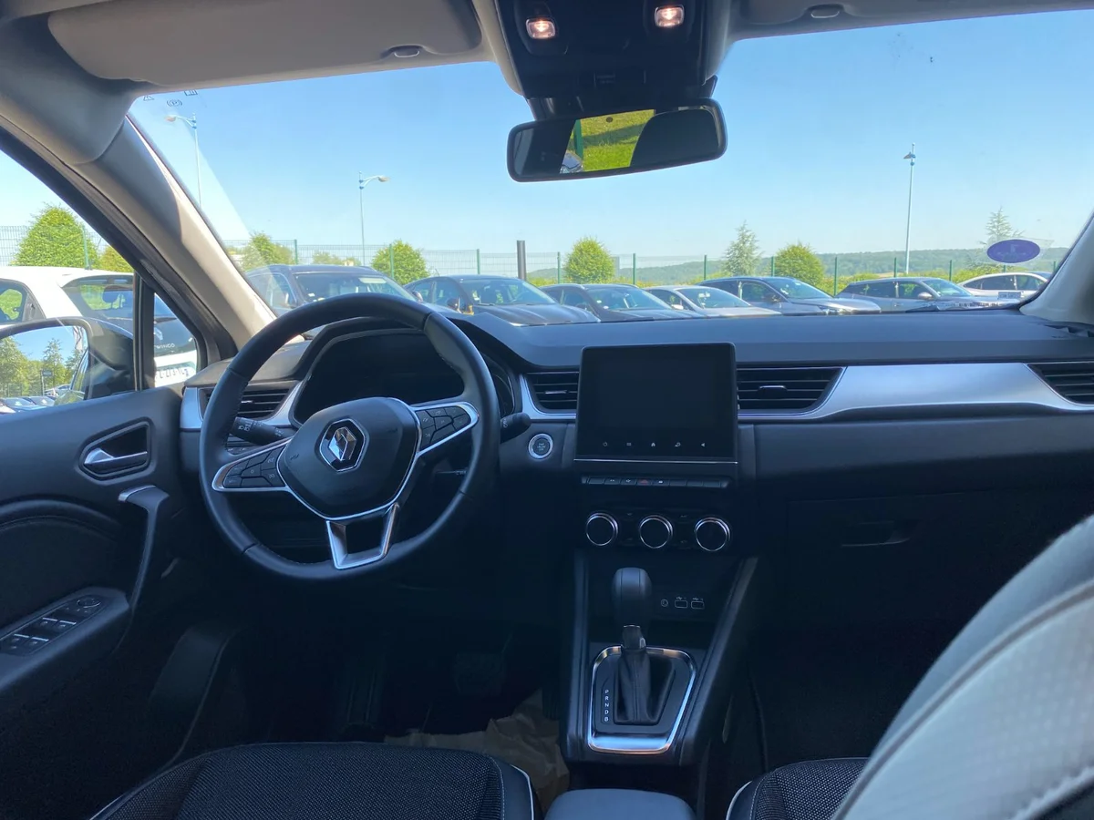 Renault Captur Hybrid 145 Techno - Miniature 4