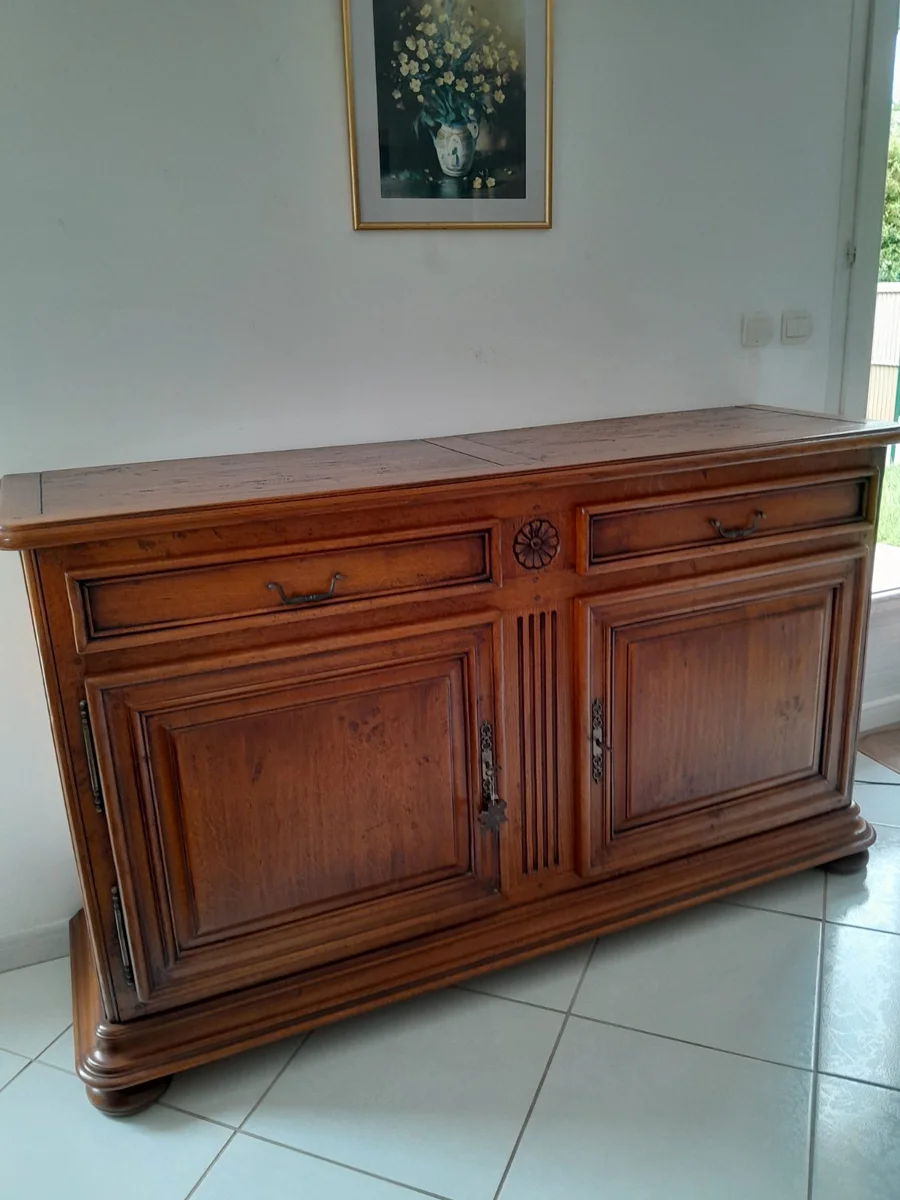 Meuble de rangements  de salle. 