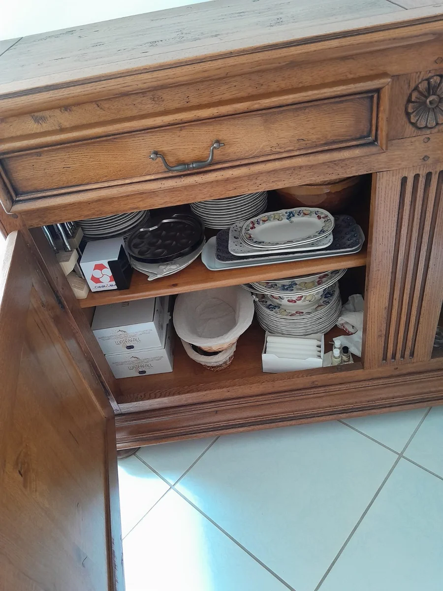 Meuble de rangements  de salle.  - Miniature 4