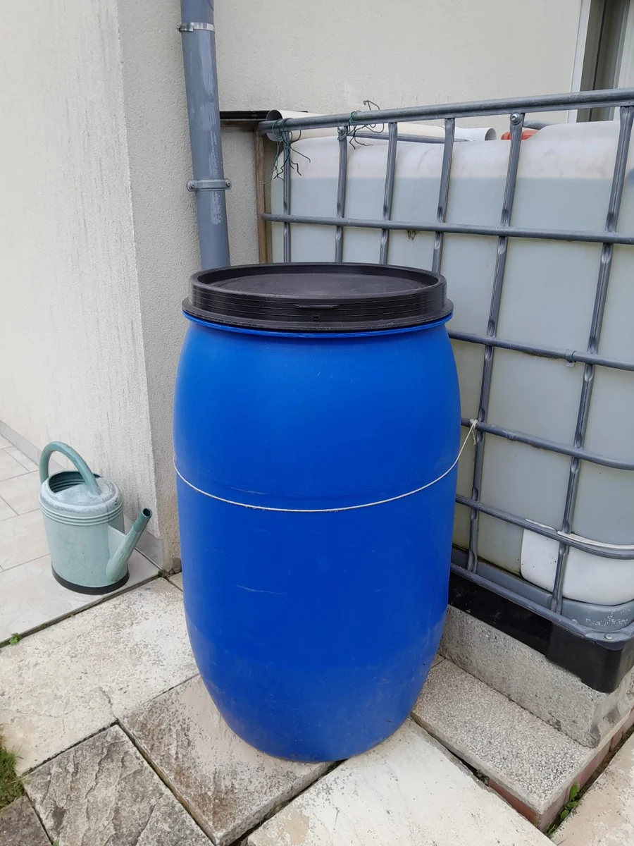 Fût bleu de 220l avec couvercle 