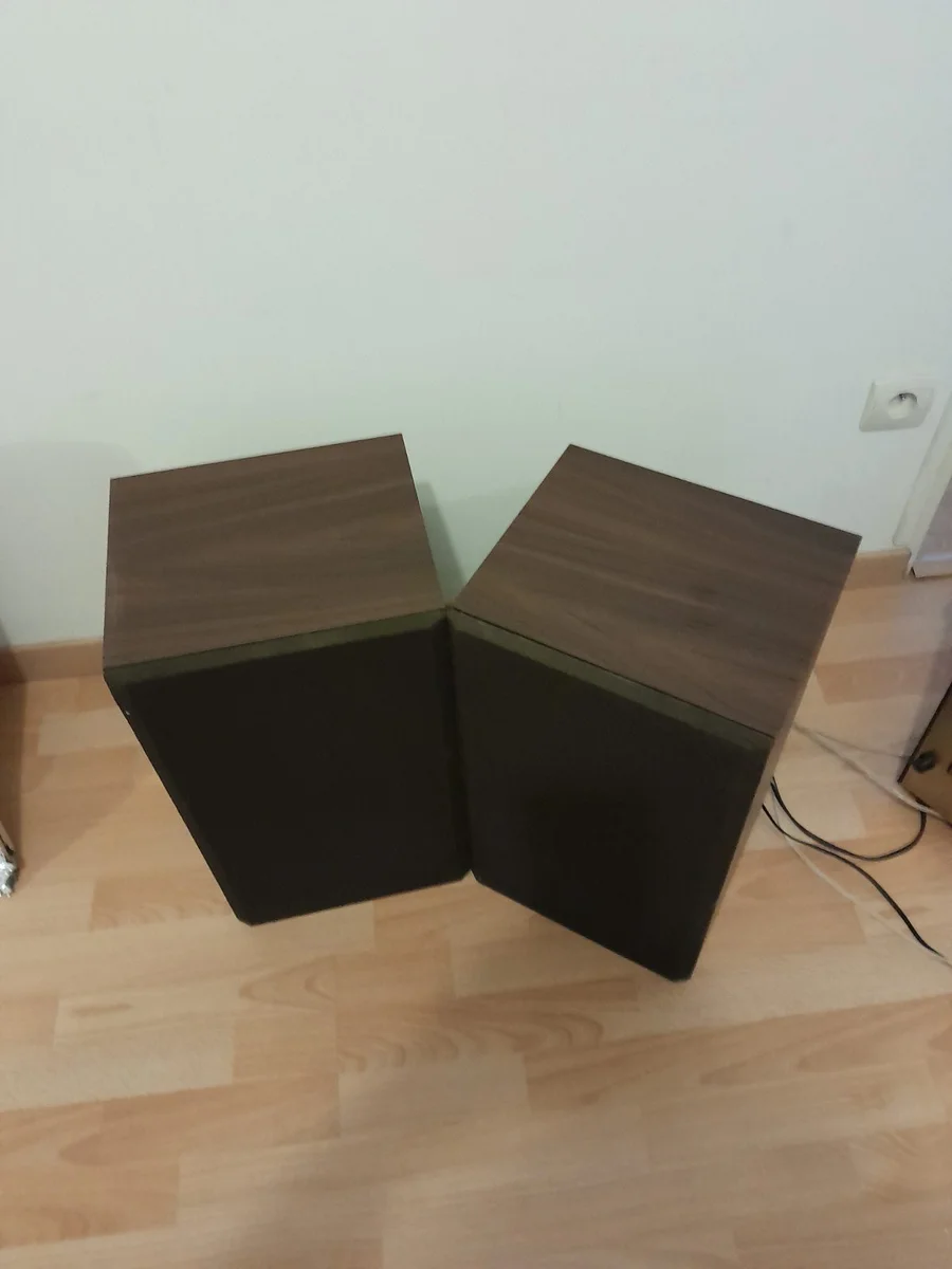 Platine radio Radiola avec 2 enceintes.  - Miniature 2