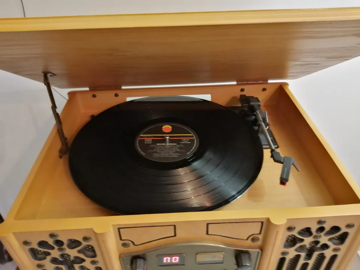 Chaîne audio style rétro.  - Miniature 2