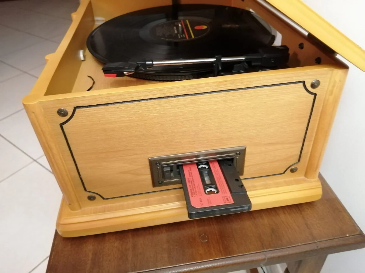 Chaîne audio style rétro.  - Miniature 4