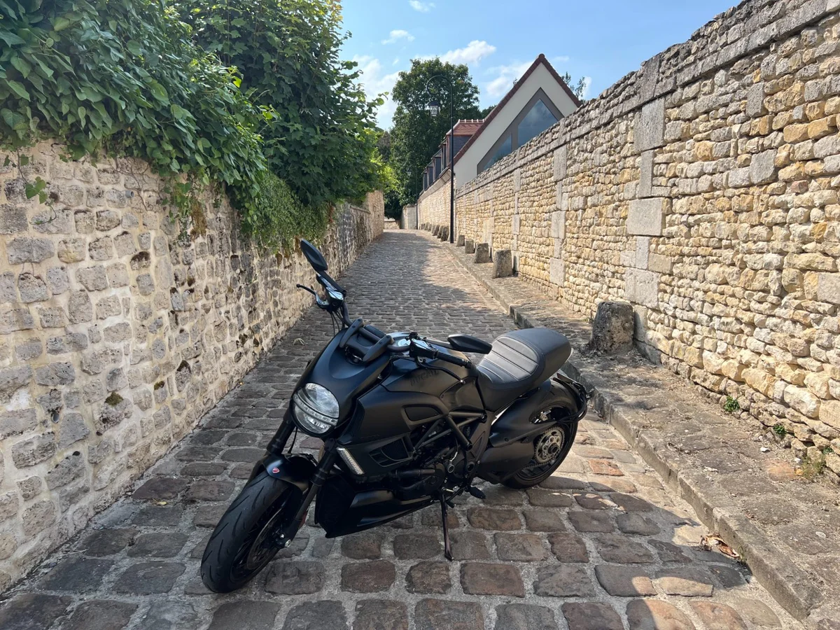 Ducati Diavel 1200 Dark - Miniature 2